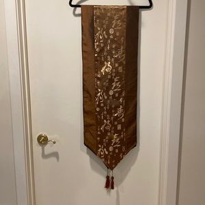 NWOT Brown Silk Oriental Table Runner